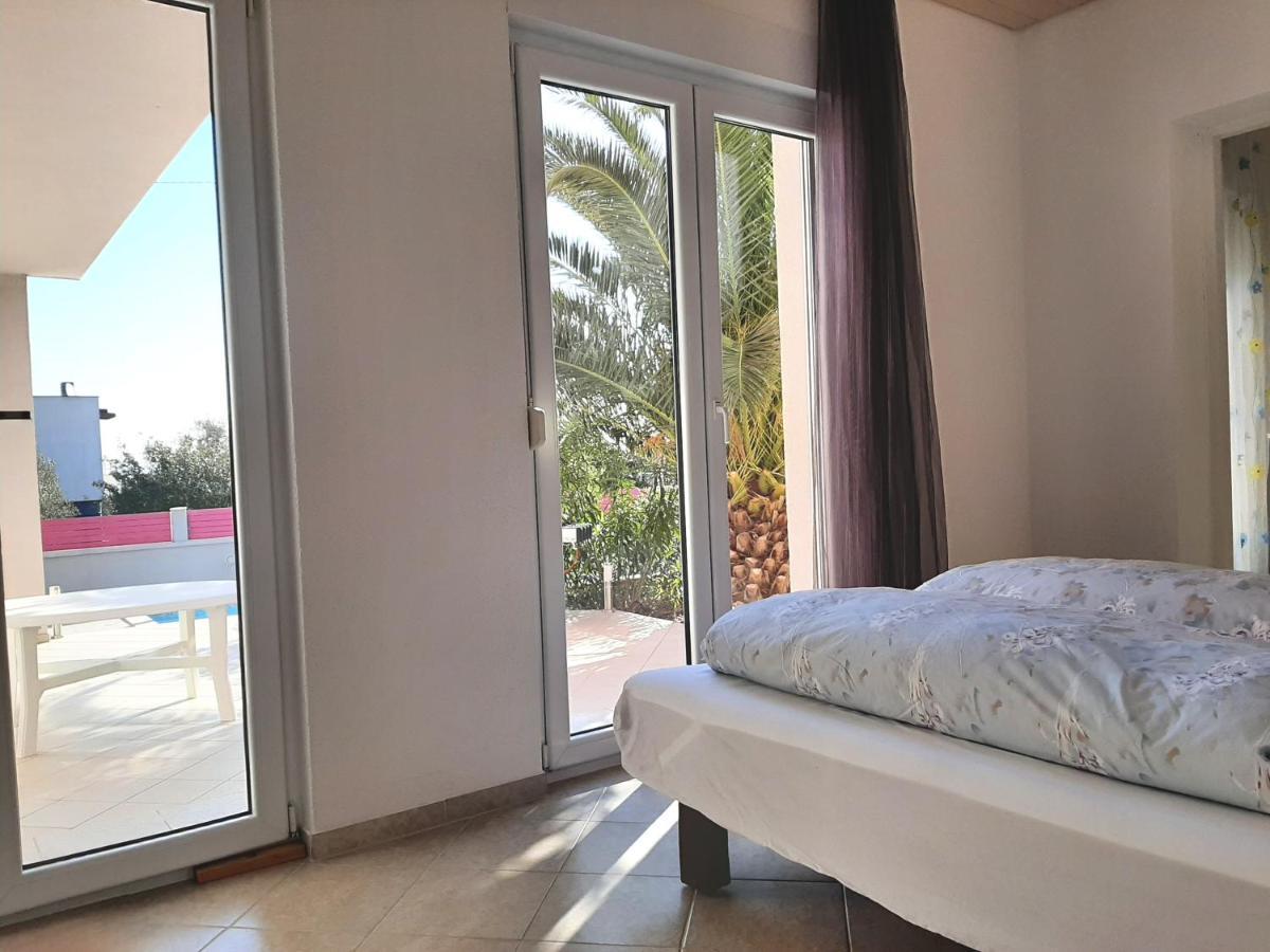 Helles Doppelzimmer Mit Bad, Terrasse Und Pool, Seperater Eingang, Liznjan, Istrien Zewnętrze zdjęcie