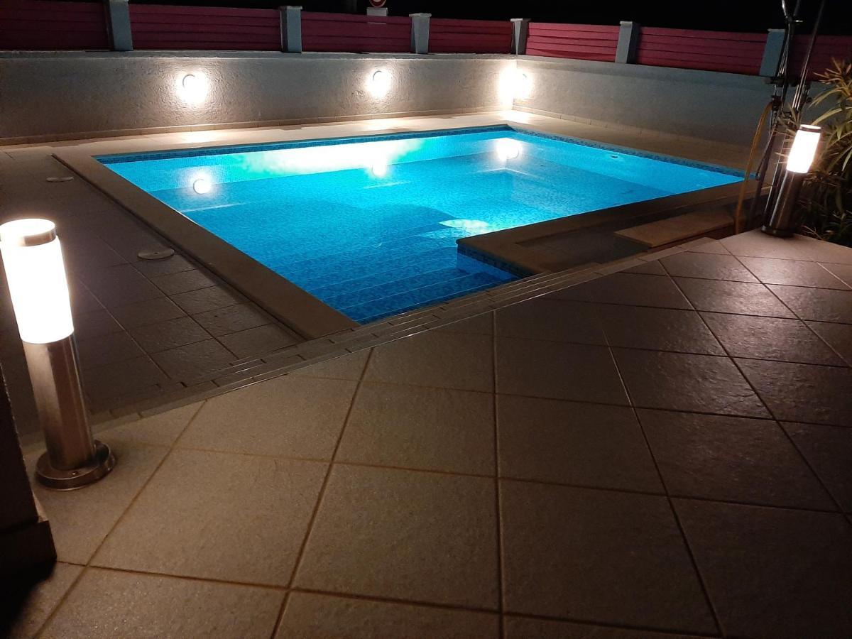 Helles Doppelzimmer Mit Bad, Terrasse Und Pool, Seperater Eingang, Liznjan, Istrien Zewnętrze zdjęcie