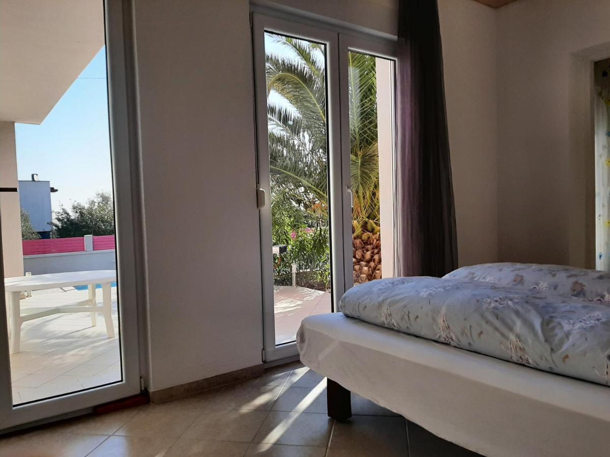 Helles Doppelzimmer Mit Bad, Terrasse Und Pool, Seperater Eingang, Liznjan, Istrien Zewnętrze zdjęcie