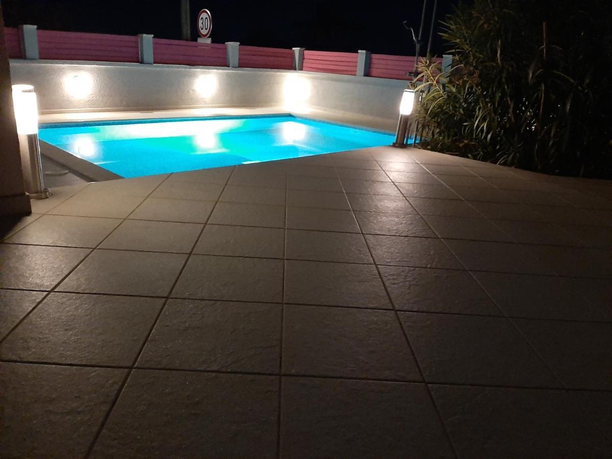 Helles Doppelzimmer Mit Bad, Terrasse Und Pool, Seperater Eingang, Liznjan, Istrien Zewnętrze zdjęcie
