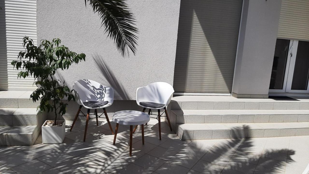 Helles Doppelzimmer Mit Bad, Terrasse Und Pool, Seperater Eingang, Liznjan, Istrien Zewnętrze zdjęcie