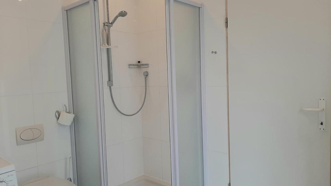 Helles Doppelzimmer Mit Bad, Terrasse Und Pool, Seperater Eingang, Liznjan, Istrien Zewnętrze zdjęcie